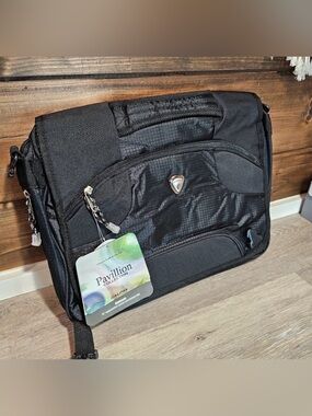 Calpak Ransom 18" Expandable Laptop Messenger Bag Black Travel Business NWT